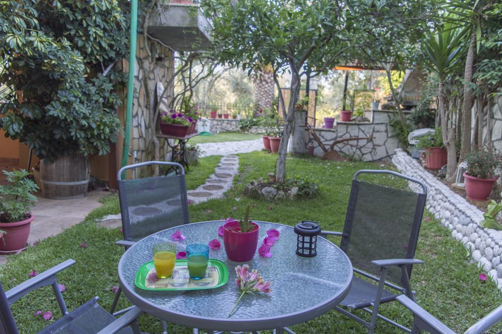 Stavros Apartments ซูกาเลดส์ ภายนอก รูปภาพ