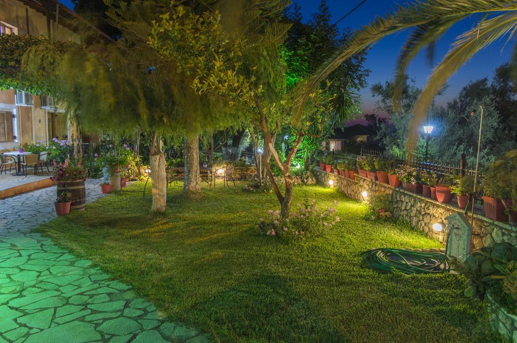 Stavros Apartments ซูกาเลดส์ ภายนอก รูปภาพ